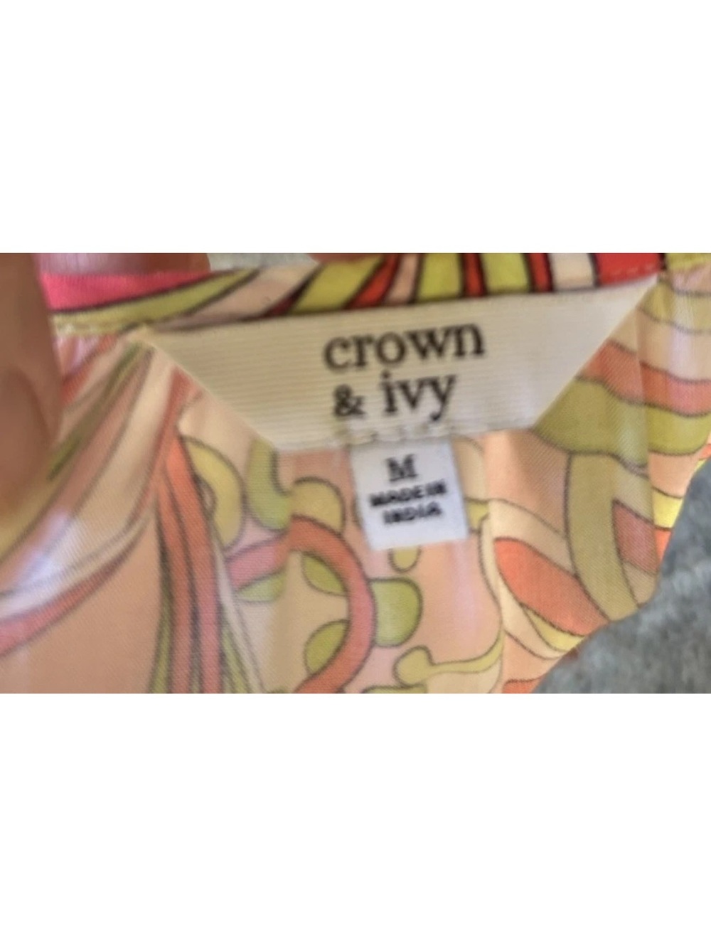 Crown & Ivy Tunic Top Size Medium Pink Green Floral Crochet Trim Ball Fringe - Picture 11 of 11